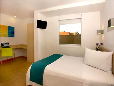 Hotel One Queretaro Plaza Galerias