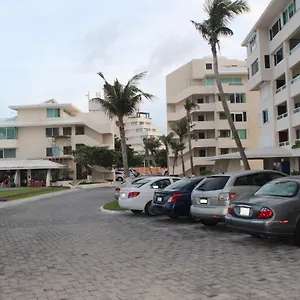 https://condominio-brisas-boulevard-kukulcan-km-19-zona-hotelera.quintano-roohotels.com
